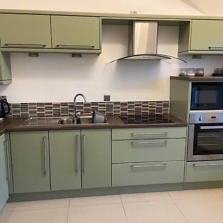 Orchard Oasis, Luxury Penthouse Getaway Daire Coleraine Dış mekan fotoğraf