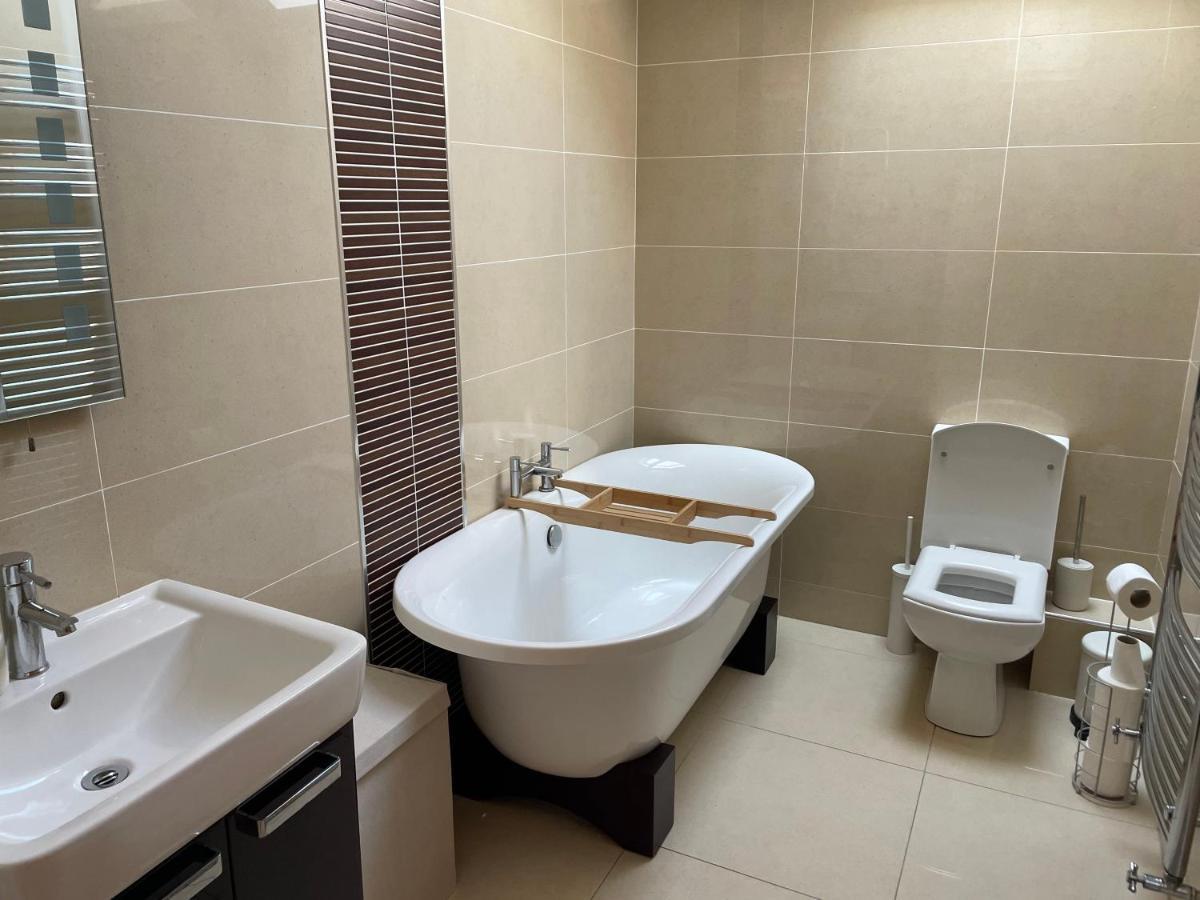 Orchard Oasis, Luxury Penthouse Getaway Daire Coleraine Dış mekan fotoğraf