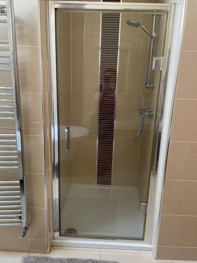 Orchard Oasis, Luxury Penthouse Getaway Daire Coleraine Dış mekan fotoğraf